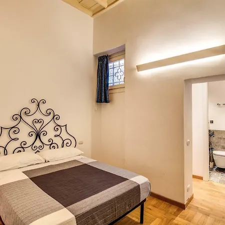 Apartment Dimension Trevi Rom